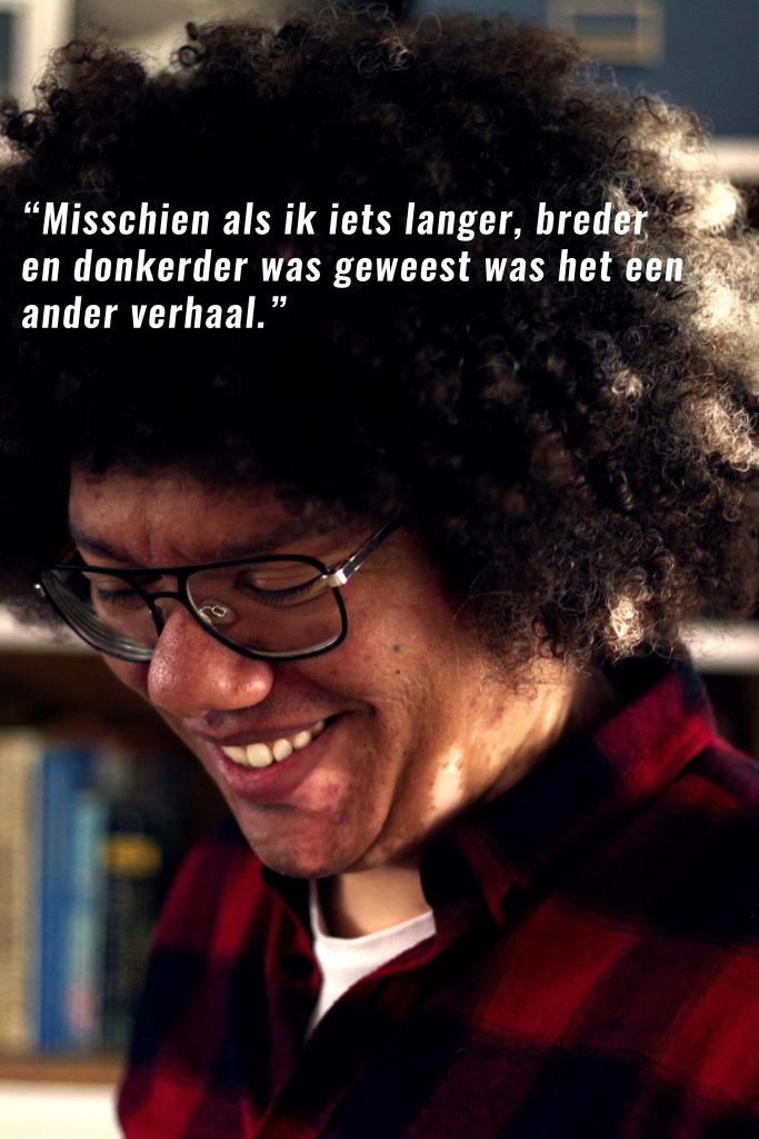 Martens vindt zichzelf er niet bepaald gevaarlijk uitzien. Interview met comedian Zuva Martens - Spilwoord